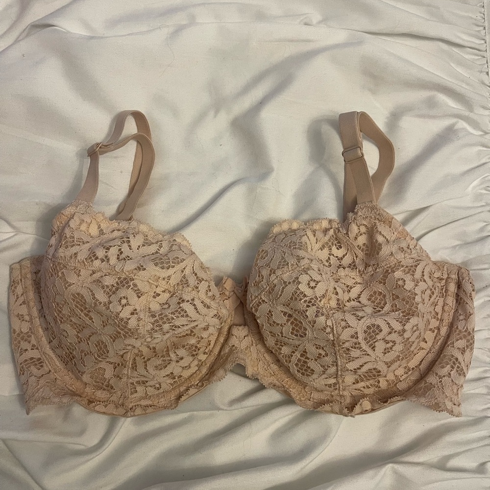 Victoria's Secret Lace Underwire Bra in Blush Pink